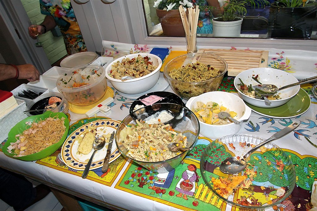HawaiiParty (54).jpg - Zoveel lekkers ... met dank aan alle aanwezigen
